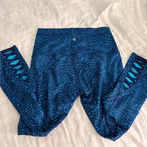 Lululemon Pure Practice Legging, Samba Snake Blue- women’s 10